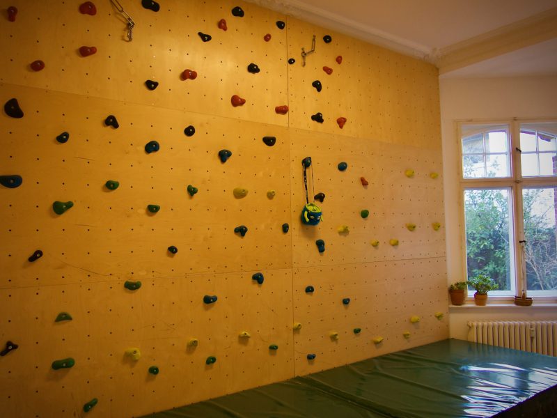 Kletterwand Raum 2 Kletterwand Raum 2
